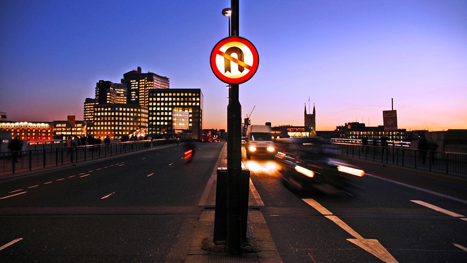 Picture showing a no U-Turn sign